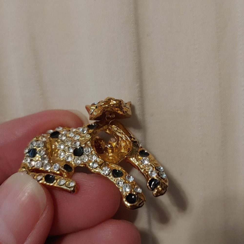 Leopard Brooch - Picture 3 of 3